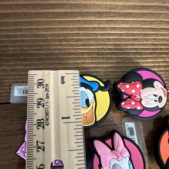 (5) NWT Disney Shoe Charms For Crocs Minnie Mouse Goofy Donald Daisy Authentic - Picture 5 of 9